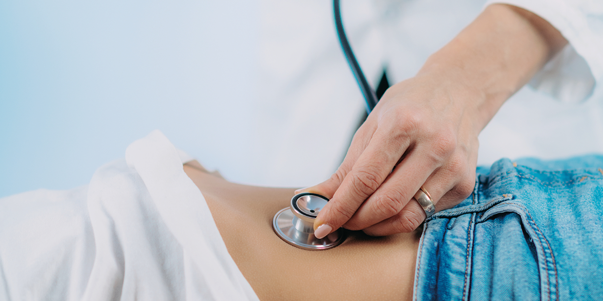 Bauch wird abgehört